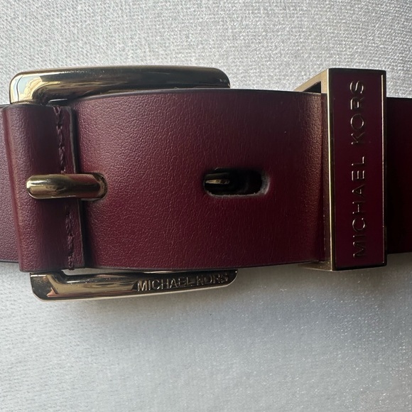 Michael Kors Leather Belt - Picture 4 of 8